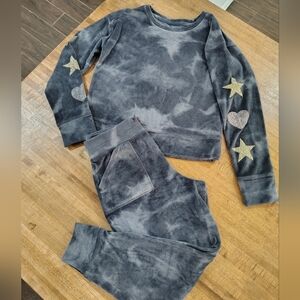 SO Girls' Gray Tie-Dye Cozy Crew Neck Extra Soft Fuzzy Plush Jogger Set